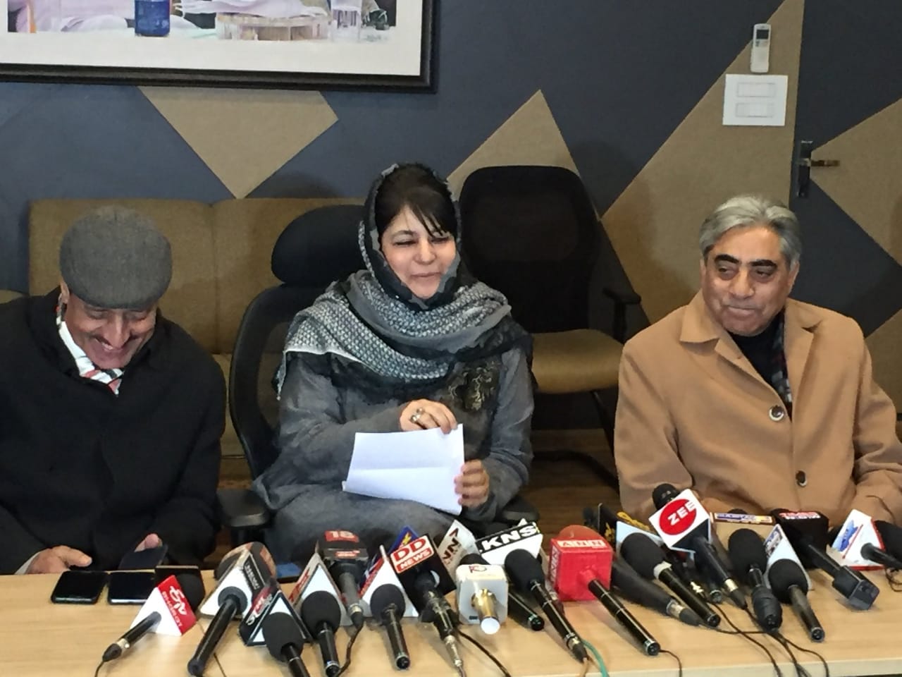 Mehbooba to contest LS polls from South Kashmir constituency, Aga Moshin from Srinagar