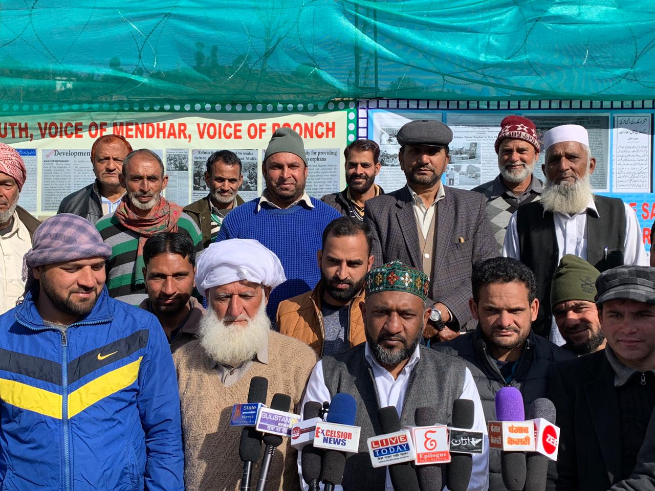 شہزاد ملک نے لداخ کے لوگوں کو دی مبارک باد   اور ساتھ میں انھوں نے ریاستی گورنر انتظامیہ کو بھی مبارک باد دیتے ہوئے خطہ پیر پنچال کی تمام سیاسی جماعتوں کے لیڈران کو تنقید کا نشانہ بناتے