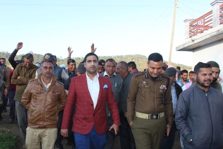 DC Rajouri conducts a whirlwind tour of forward LoC areas *  Dozens of meetings held in Kalal, Bajnowa, Jhanghar, Baba Khori, Phukharni Sectors_  Inspection of Border Bunkers conducted_