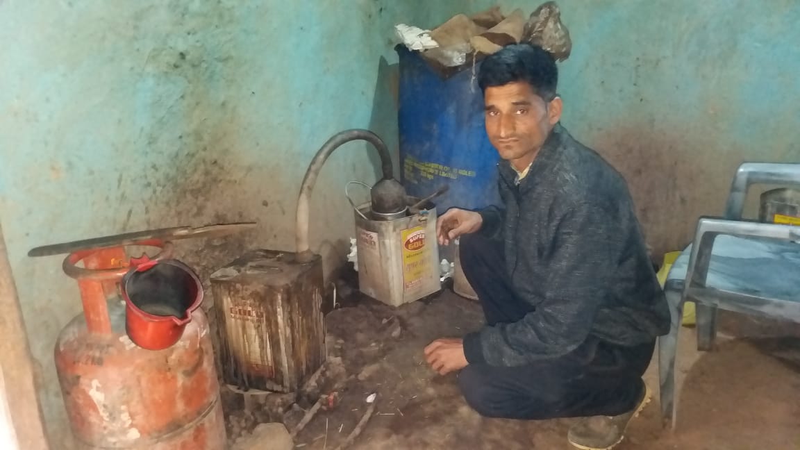 Crackdown against liquor mafia in Rajouri*519 litres desi liquor seized, 585 KGs Lahaan destroyed