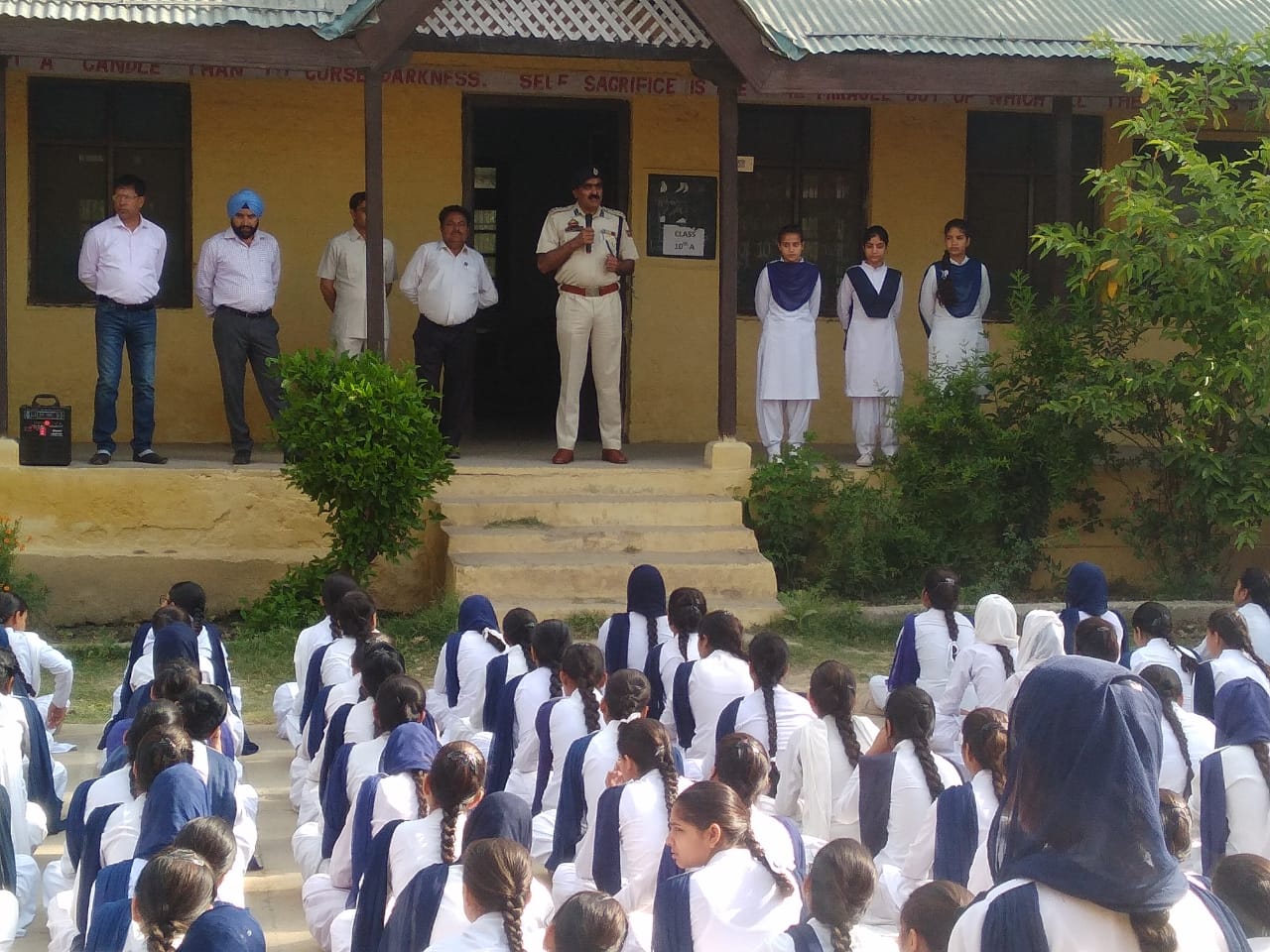Police holds counselling session for Nowshera students