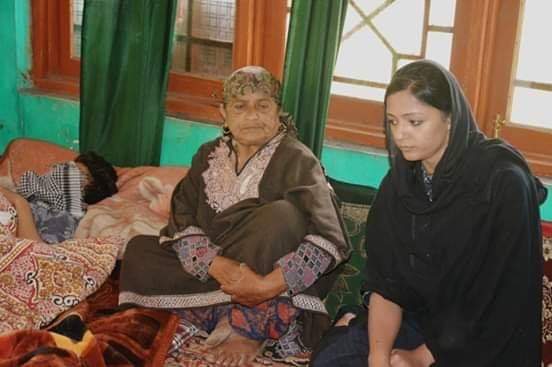 Shehla Rashid visits pellet victim’s home, urges SSP Shopian for release of father
