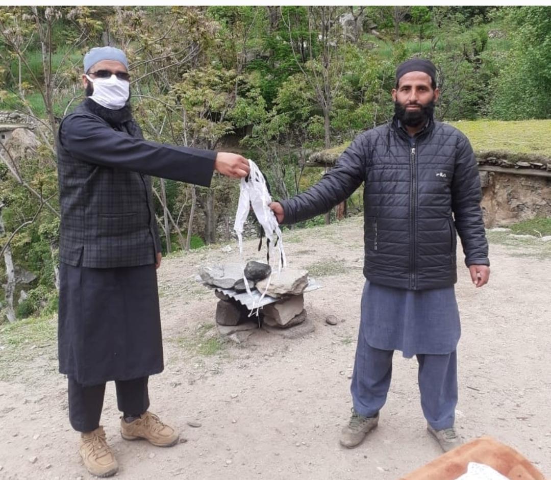 پنچایت موری بونجواہ میں کروناوائرس سےتحفظ کےلیےماسک تقسیم کیے گئے