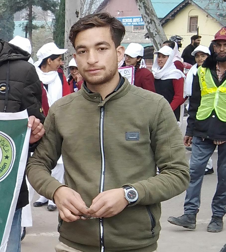 ڈگری کالج پونچھ  کے طلباء کی گورنر انتظامیہ سے پہاڑی سکالرشب کی مانگ.  اعجاز احمد