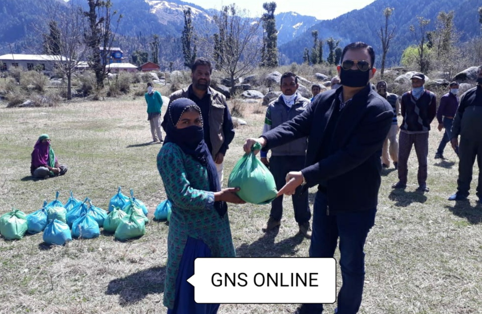 Rani Welfare  Society Jammu NGO distributes Ration to the Needy People