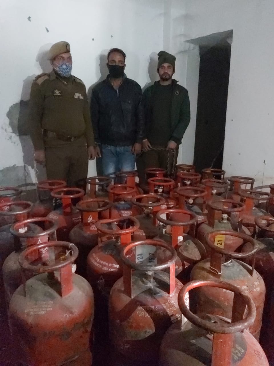 Notorious thief arrested, LPG cylinders recovered