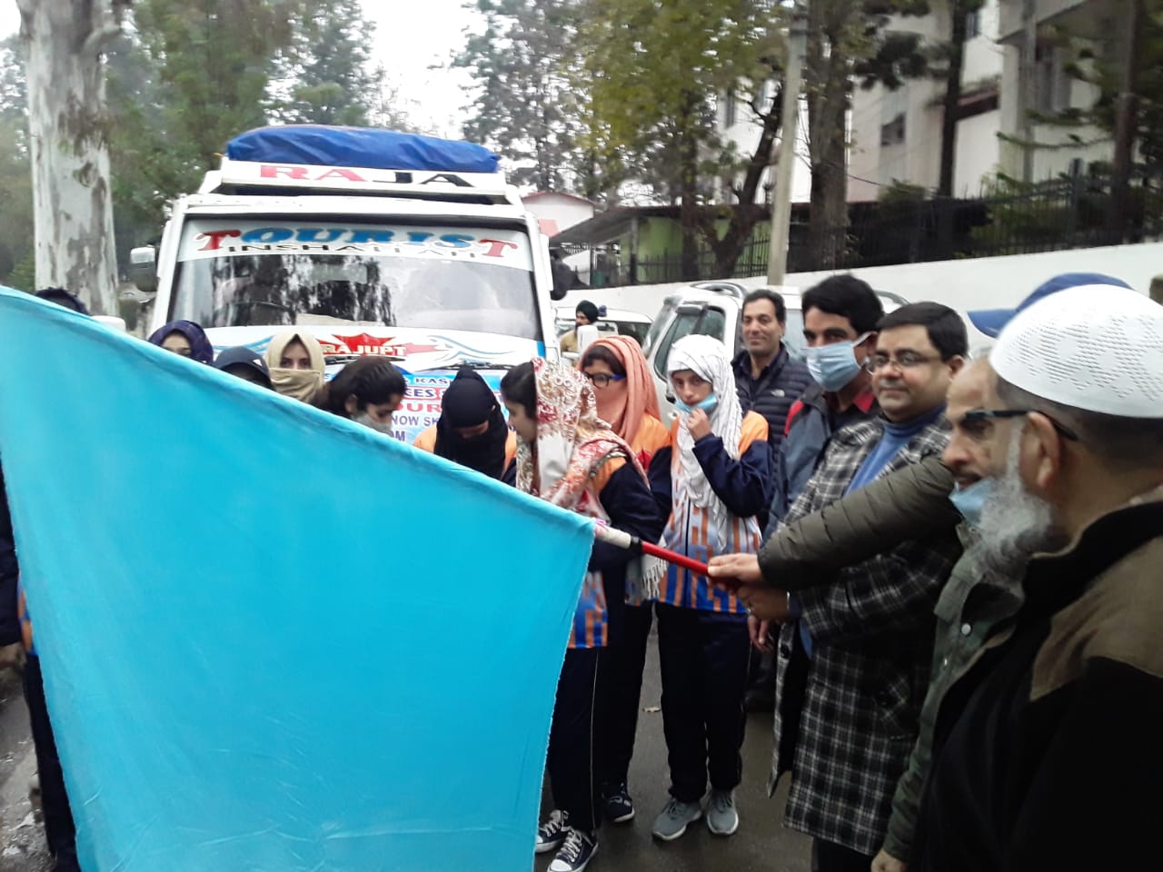 DC Rajouri flags off participants for snow skiing course at Gulmarg