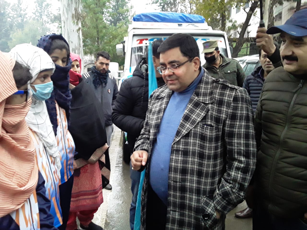 DM Rajouri lifts restrictions from Tatta Pani hot spring