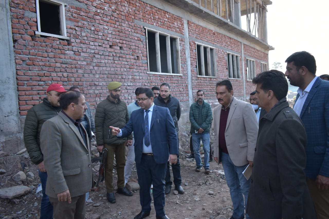 DDC Rajouri made round of the town; inspects developmental works