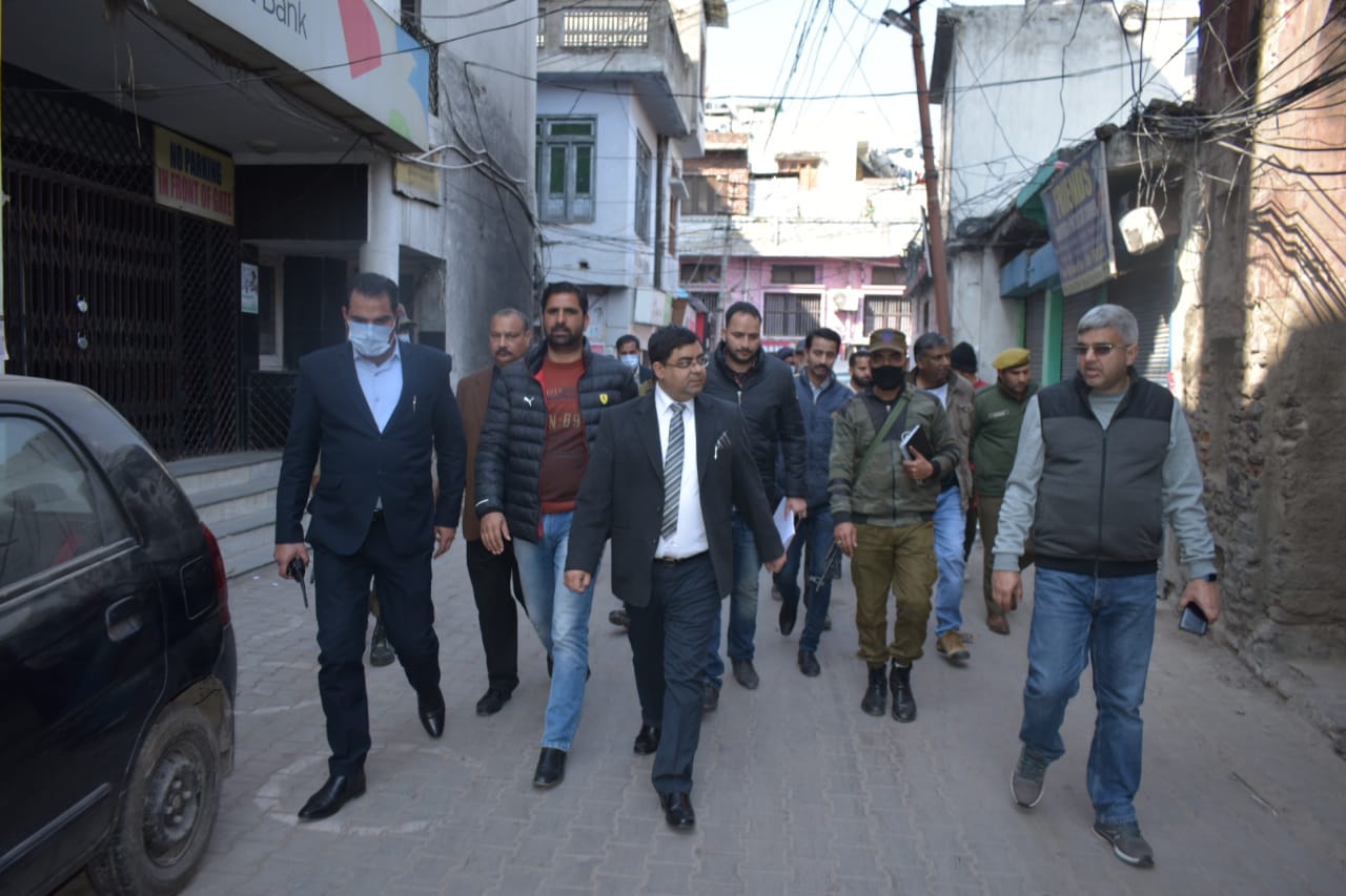 DDC Rajouri made round of the town; directs for beautification of Chowks