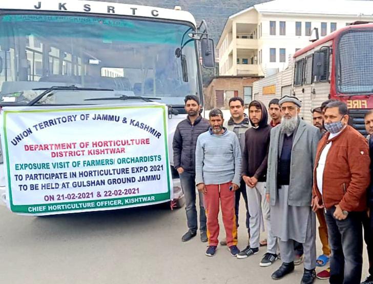 DC Kishtwar flags off group of 30 Orchardists for Horti- Expo 2021