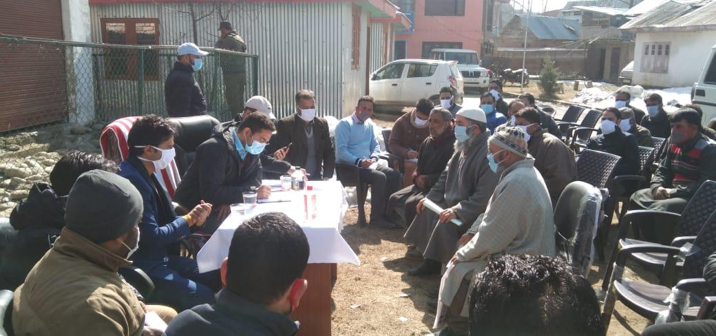 DC Shopian Presides Over Block Divas At Zainpora Assures public of timely redressal of their grievances