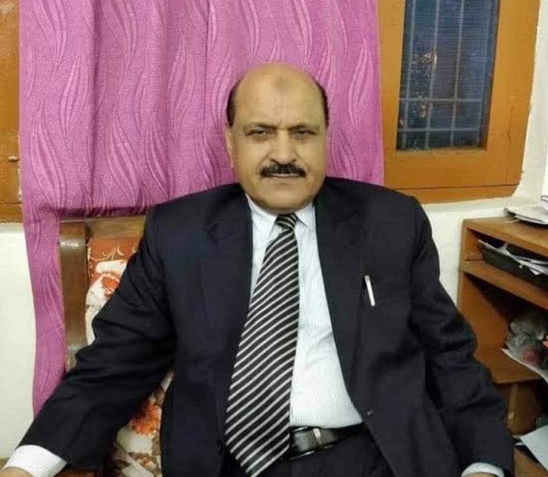 Save Kashmiri apple, illegal import of Iranian apples must be banned: Importing iranian apples are attempts aimed to discourage fruit growers of Kashmir valley: Gani Vakil