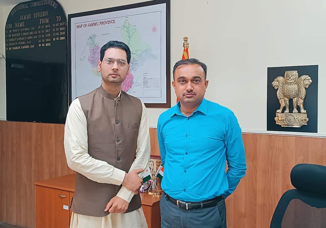 DDC Member Block Mankote Imran Zaffar met Ramesh Kumar Divisional Commissioner Jammu and discussed Various Isuues.