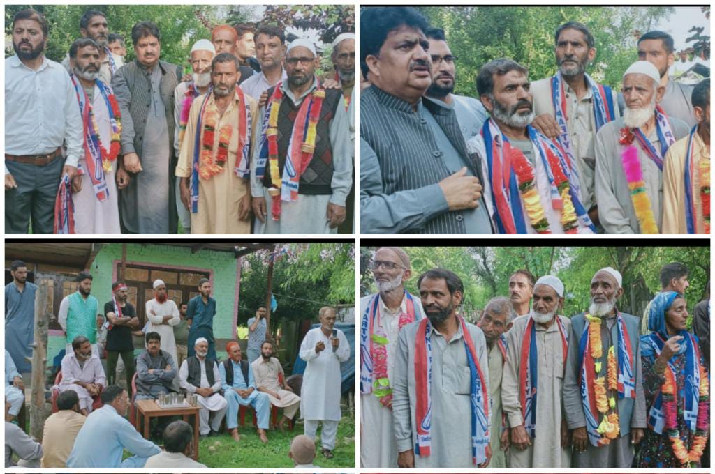 Big Jolt to JKPC & JKNC Dozens of Senior Workers from Nagranar and Kawari Handwara t join JKAP at Handwara.