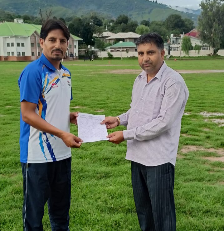 Headmaster GMS Seri Khawaja felicitated Pervaiz Ahmed Malik Afridi (REK) Physical teacher with an appreciation certificate.