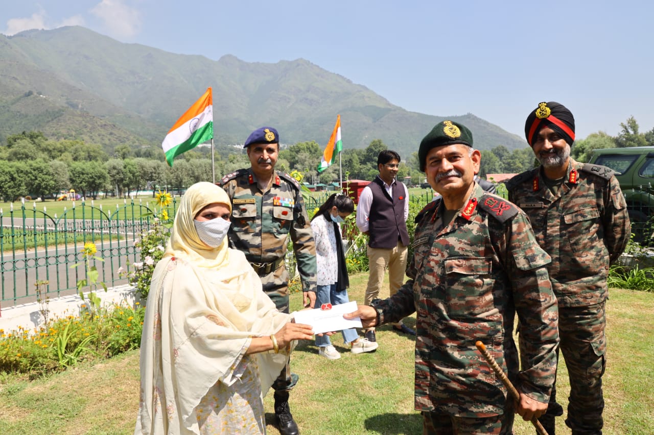 ‘Flag Woman of Kupwara’ awarded Commendation Card by Northern Army Commander