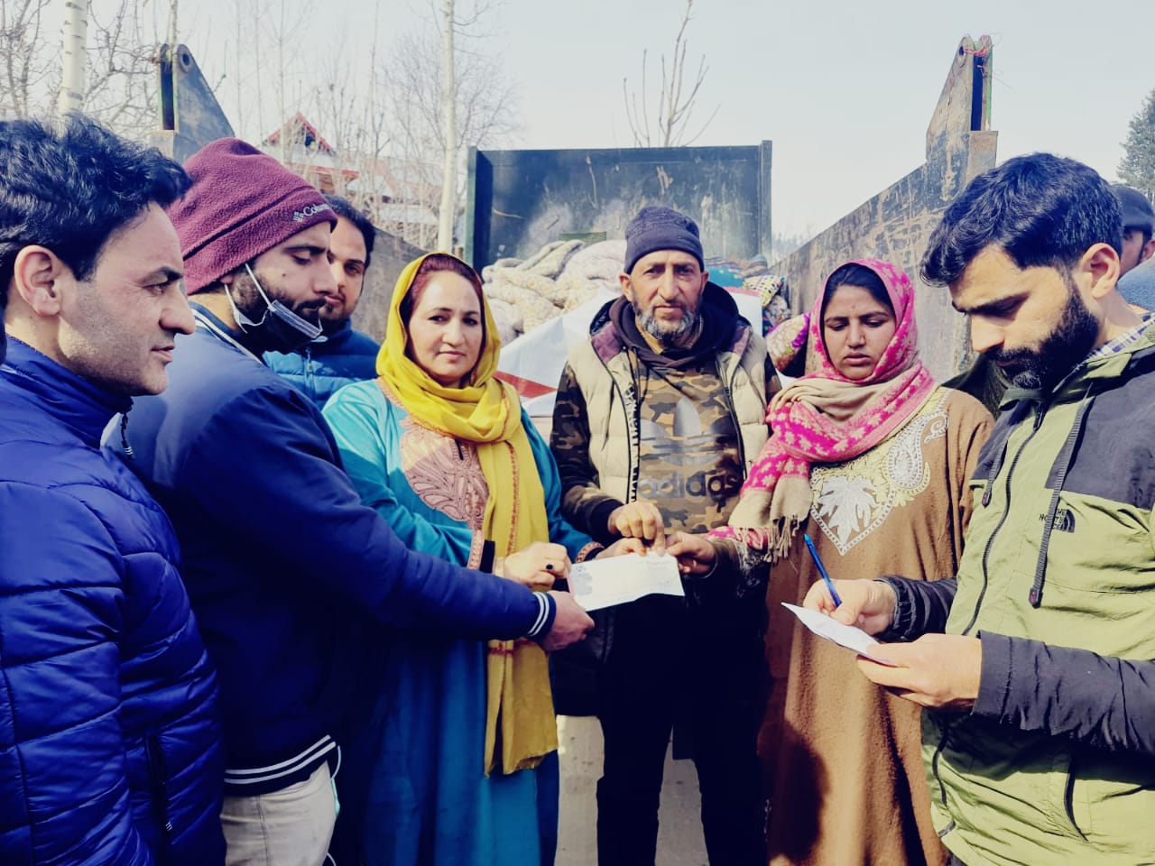 District Admin Kupwara provides assistance to Waderbala fire victims