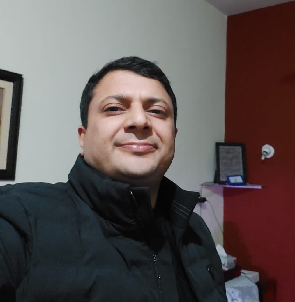 Imtiyaz Khan has expressed dismay over the erratic power supply during month of Ramadan .