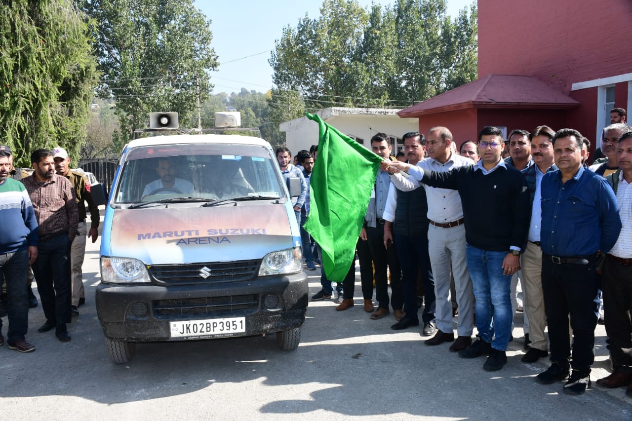 Deputy Commissioner Rajouri flags off Mobile Van to showcase developmental achievements