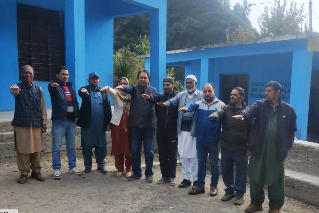 B2V5-Phase: Rajnagar Upper Panchayat inhabitants resent absence of important departments officials.