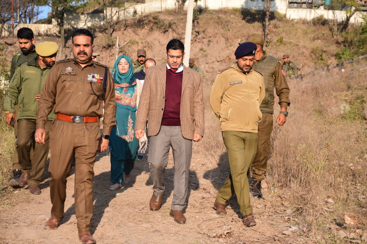 DC & SSP review functioning of Tehsil and SDPO office in Border Block Manjakote