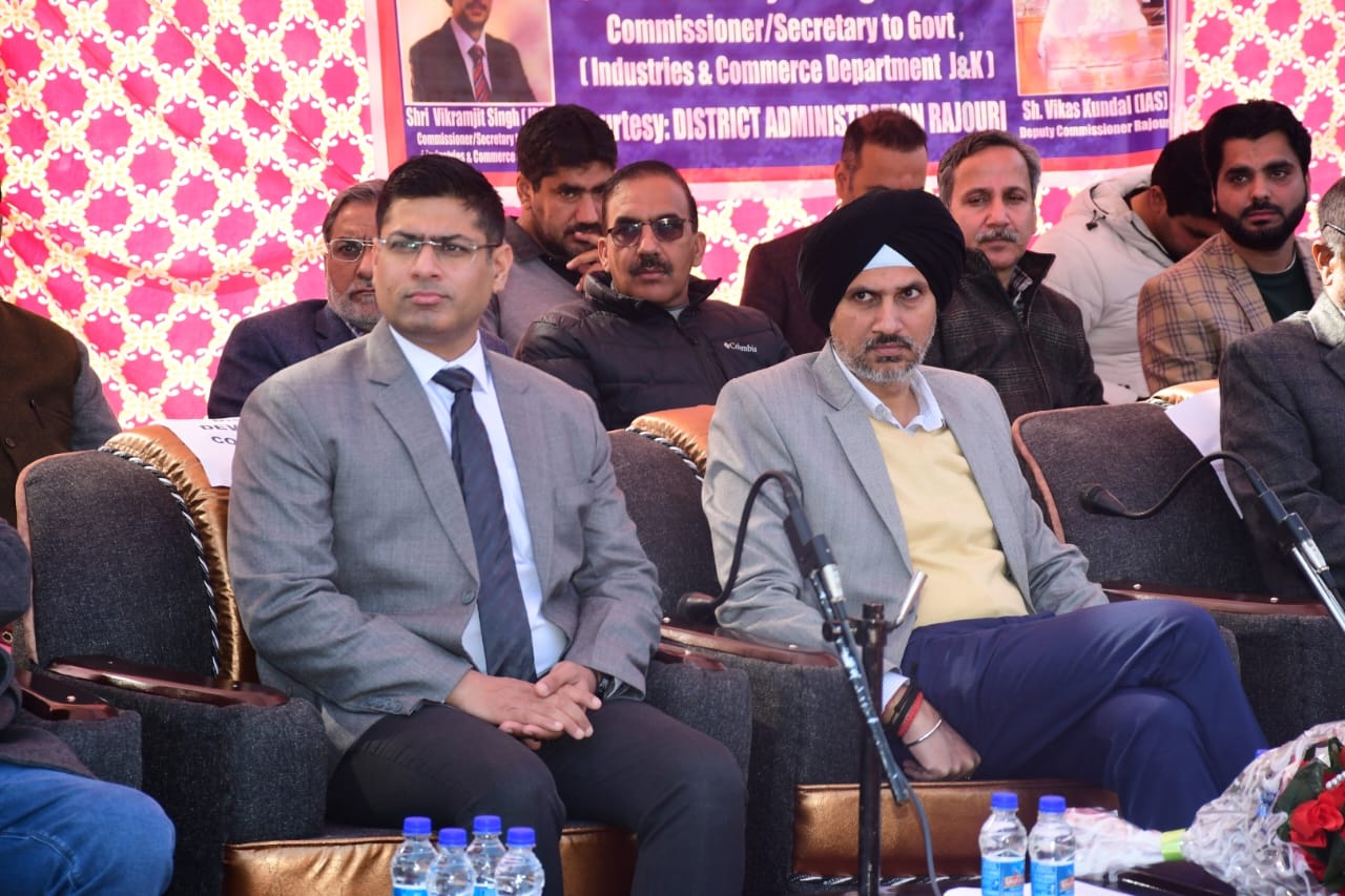 Commissioner Secretary I&C attends mega event at Siot ; Emphasises role of Viksit Bharat Sankalp Yatra in fostering development, promoting engagement with govt schemes