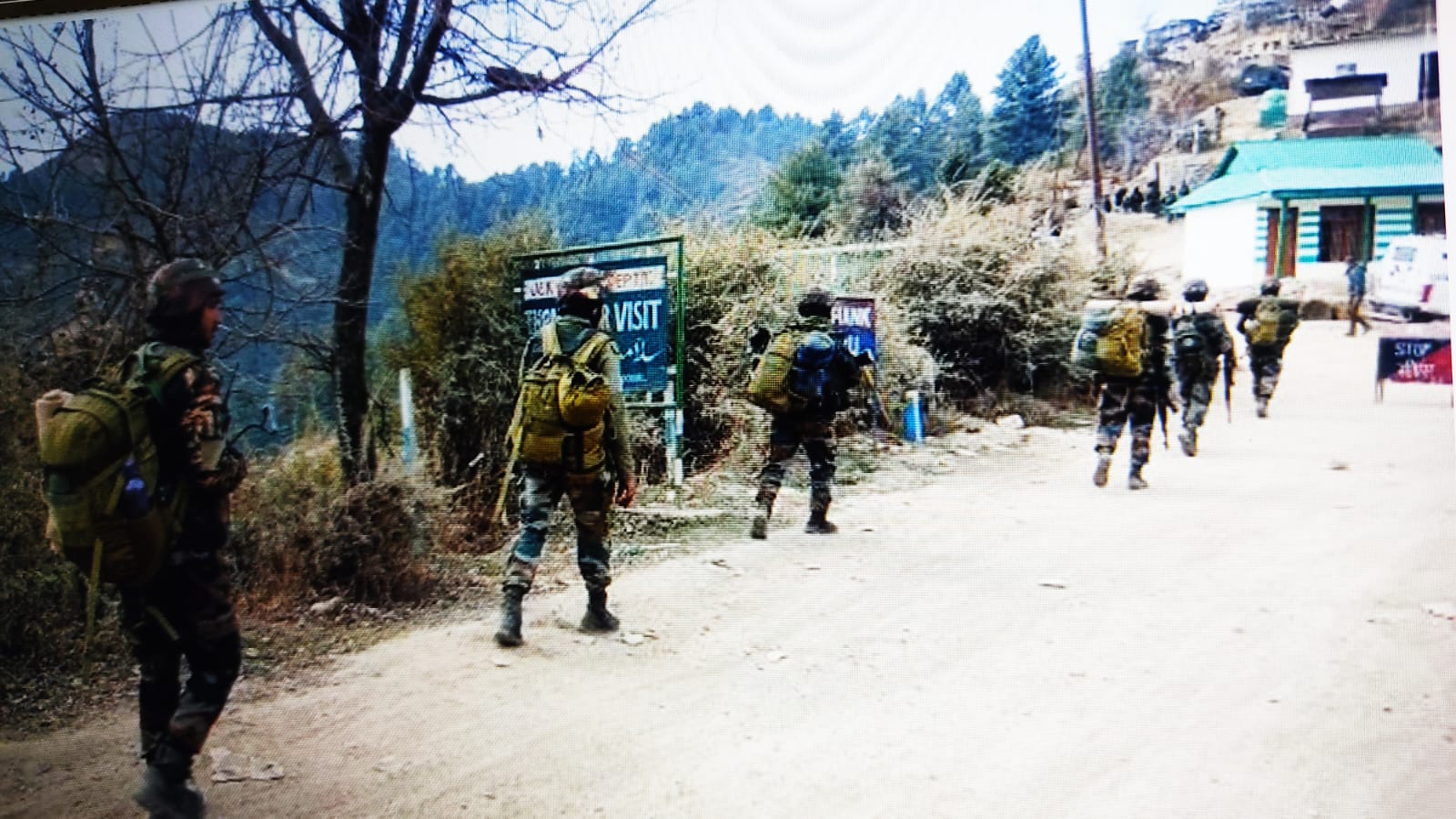 Defence Minister visiting Rajouri Wednesday to review the security situation. =Day 5th of DKG terror attack: No contact established yet with perpetrators.