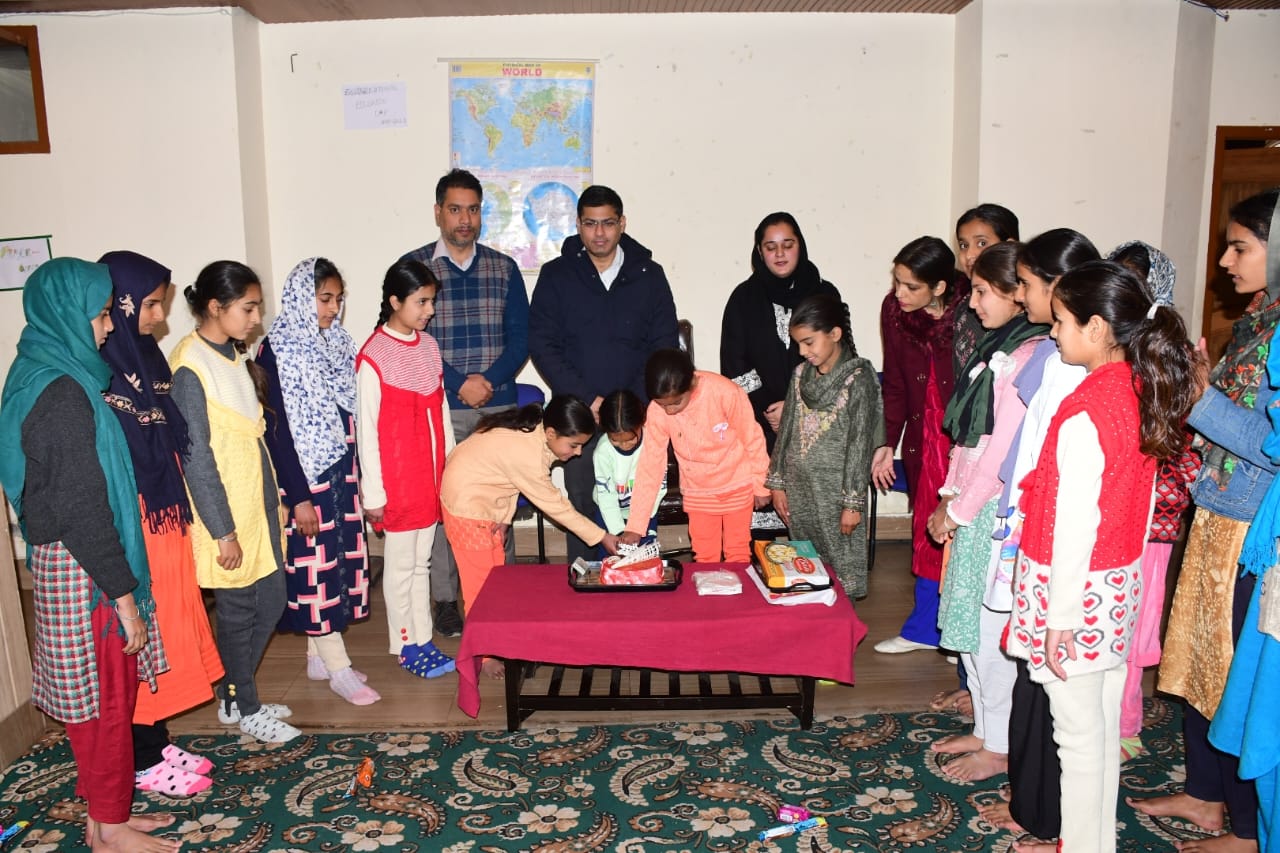DC Rajouri inspects facilities at Nari Niketan, interacts with inmates