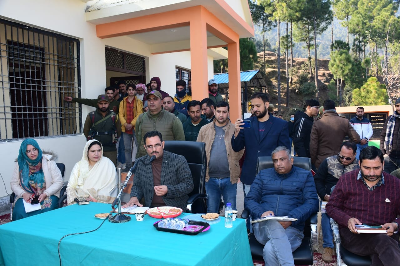 Weekly Block Diwas: DC Rajouri listens to people’s issues at Dreari panchayat in Border Block Manjakote