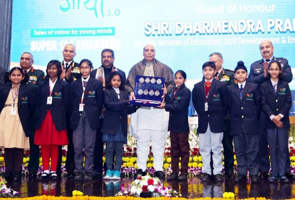 Rajnath Singh felicitate Super-100 winners of Project Veer Gatha 3.0