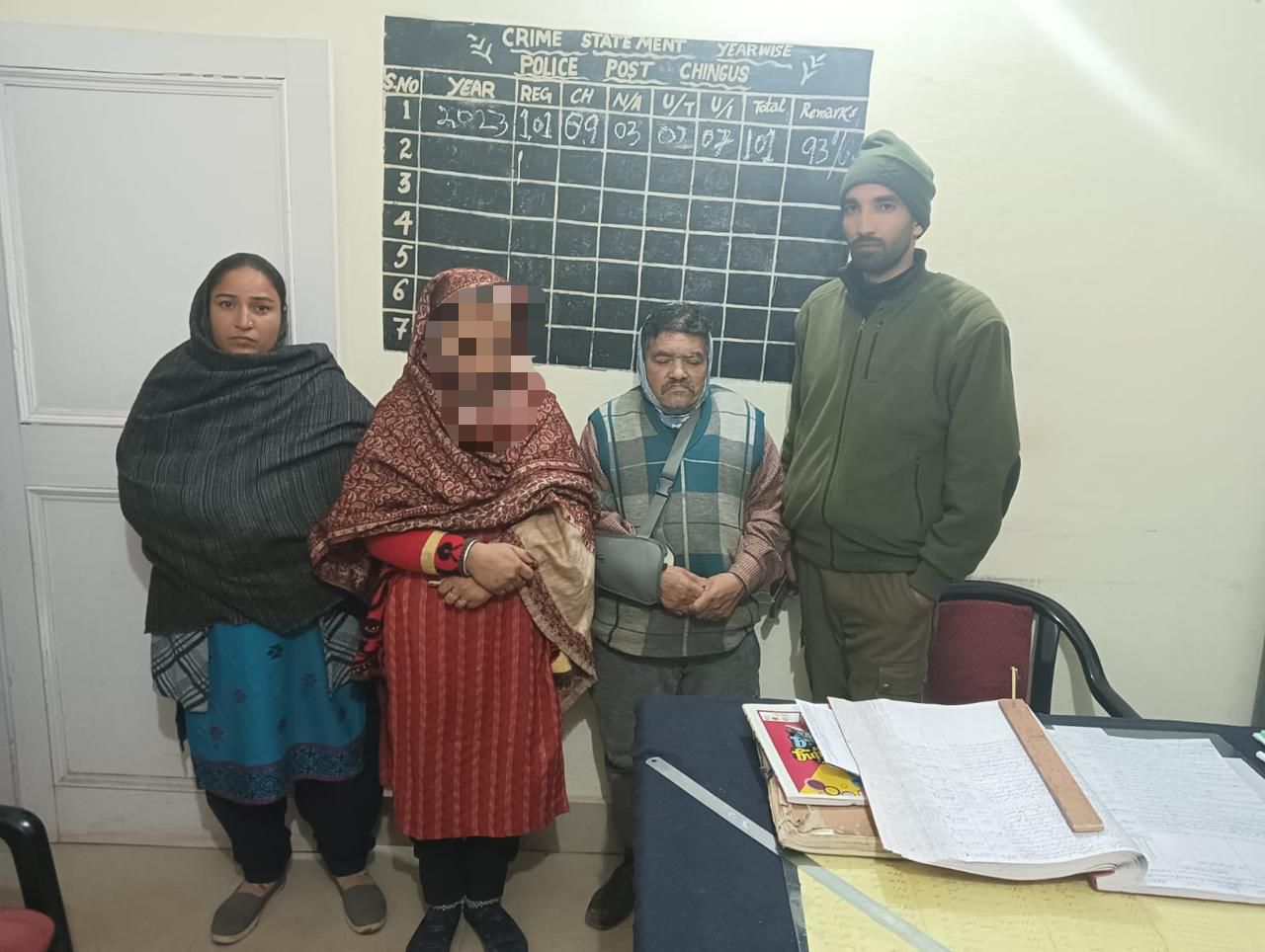 RAJOURI POLICE RE-UNITE MISSING LADY WITH HER FAMILY