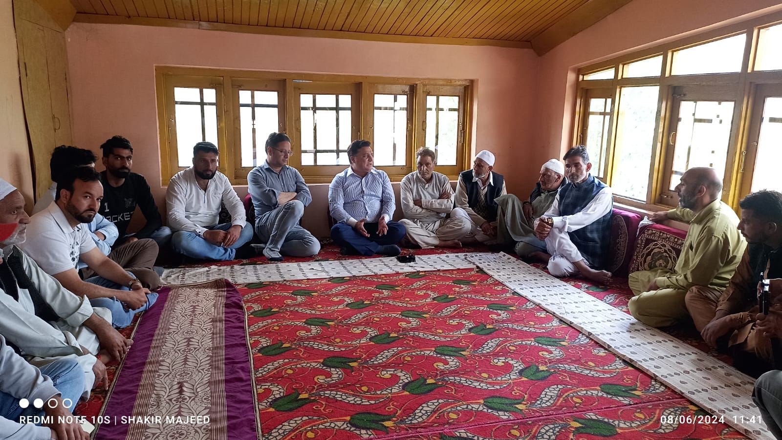 JKUM leaders visit North Kashmir MP Er Rashid Family, pledged to fight for the release of  Er Rashid.Party leaders greet Eng Rashid’s family after historic win