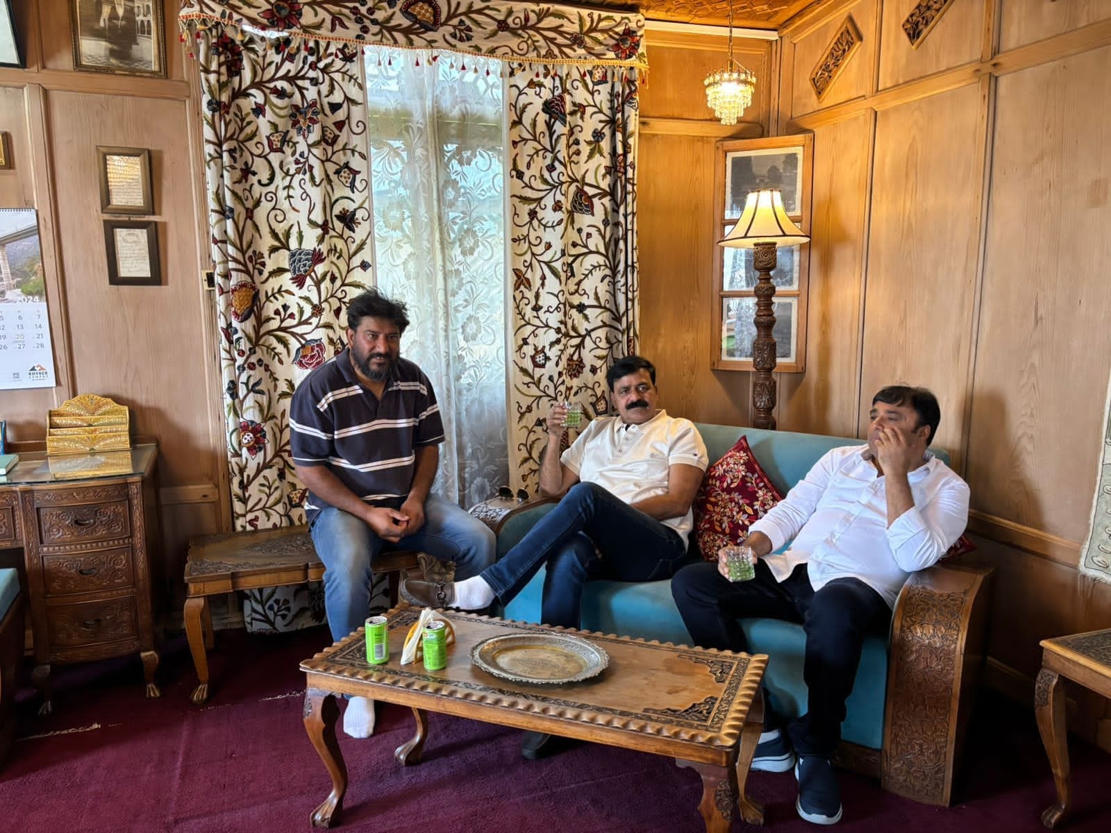 Bihar Tourism Minister Muhammad Zama Khan Visits Houseboat ‘New Golden Flower’ in Srinagar