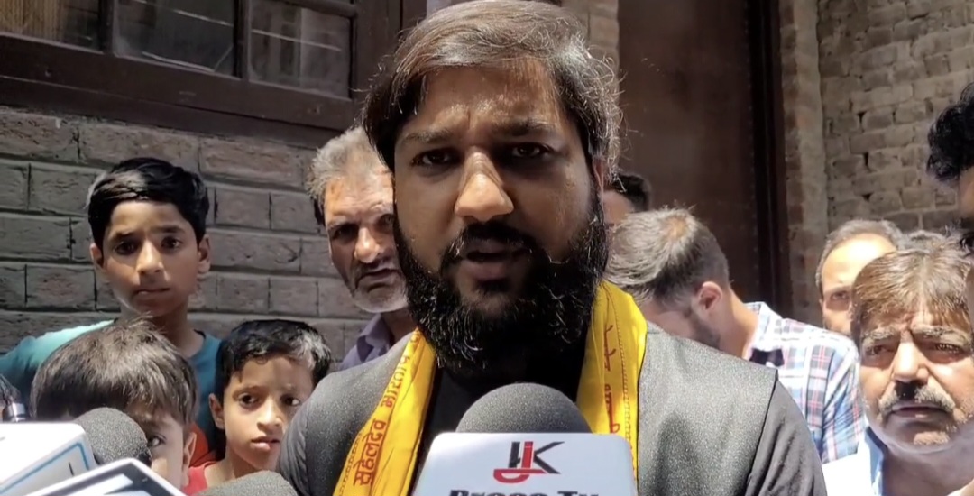 Vivek Bali Visits Fire Victim Families in Rainawari, Urges Immediate Relief Measures