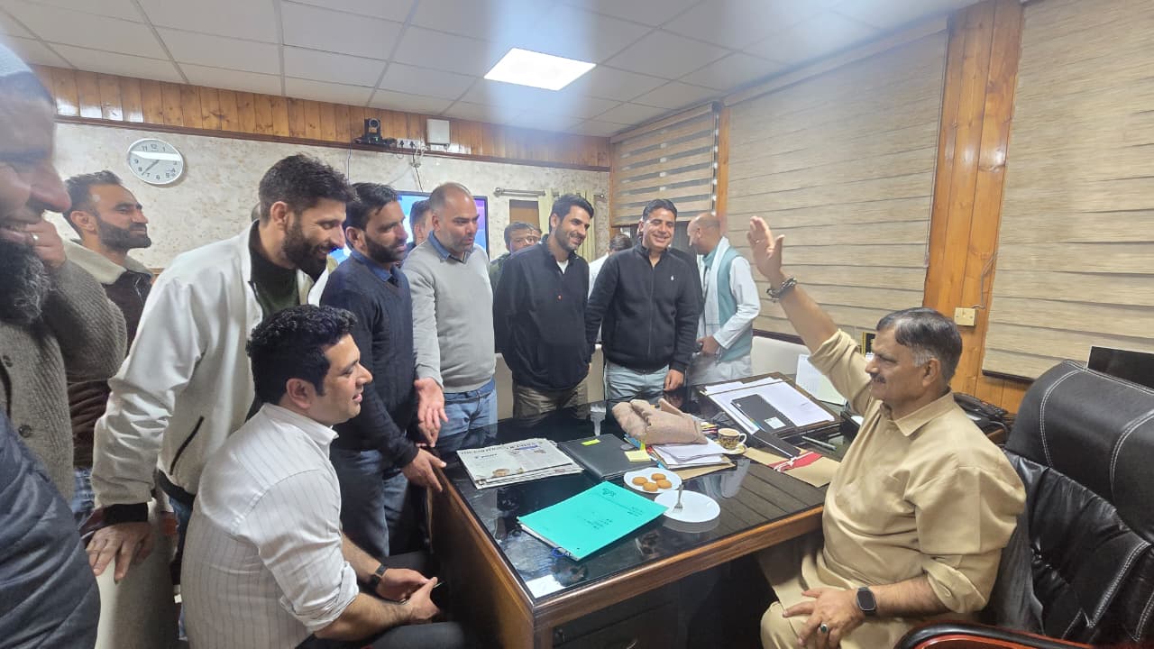 Rehbar-e-Janglat Employees Delegation Meets Forest Minister Javed Rana