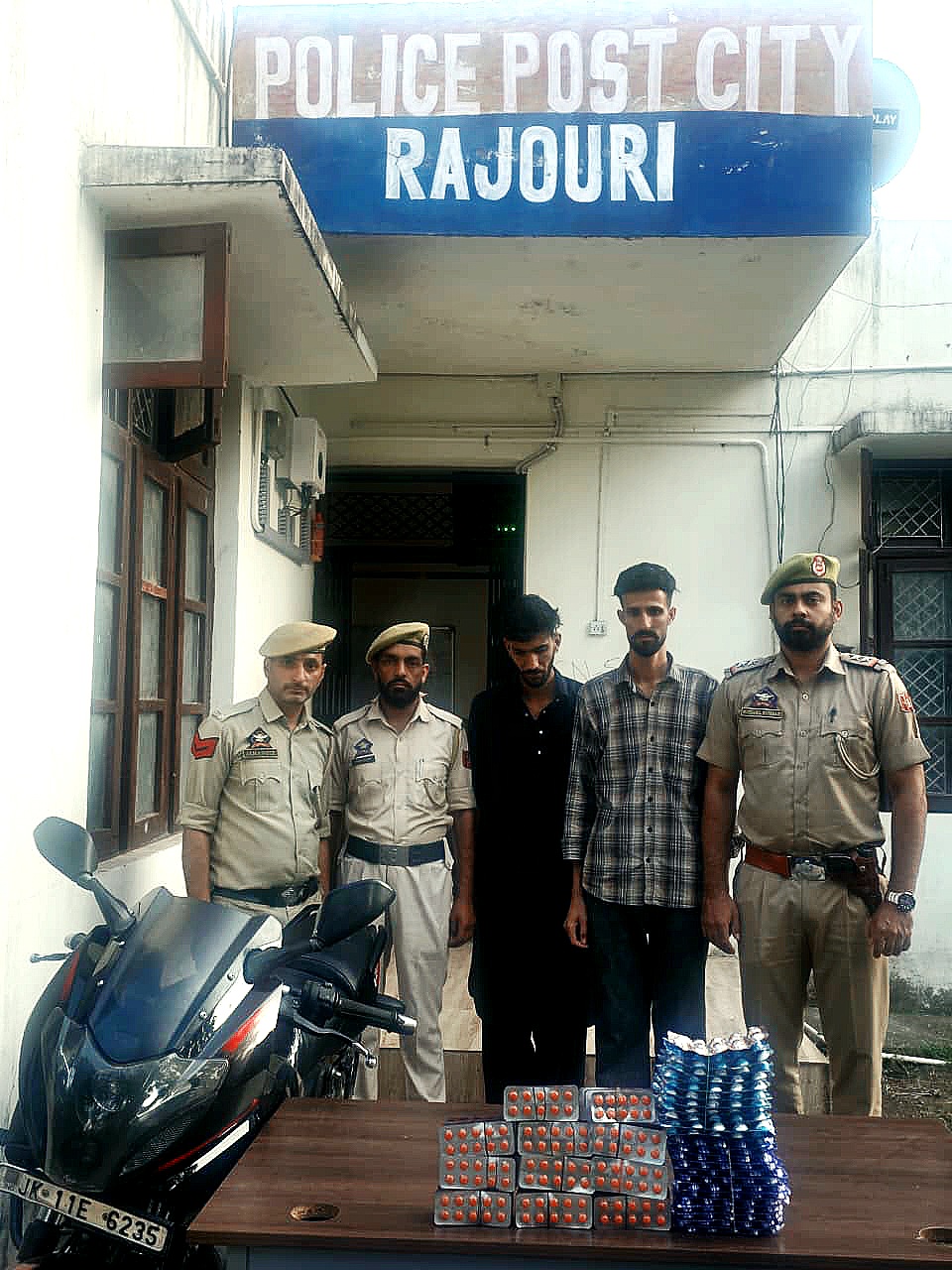 Rajouri Police Recover 1,300 Tablets of Tapentadol and Pregabalin; Two Arrested; Vehicle Seized